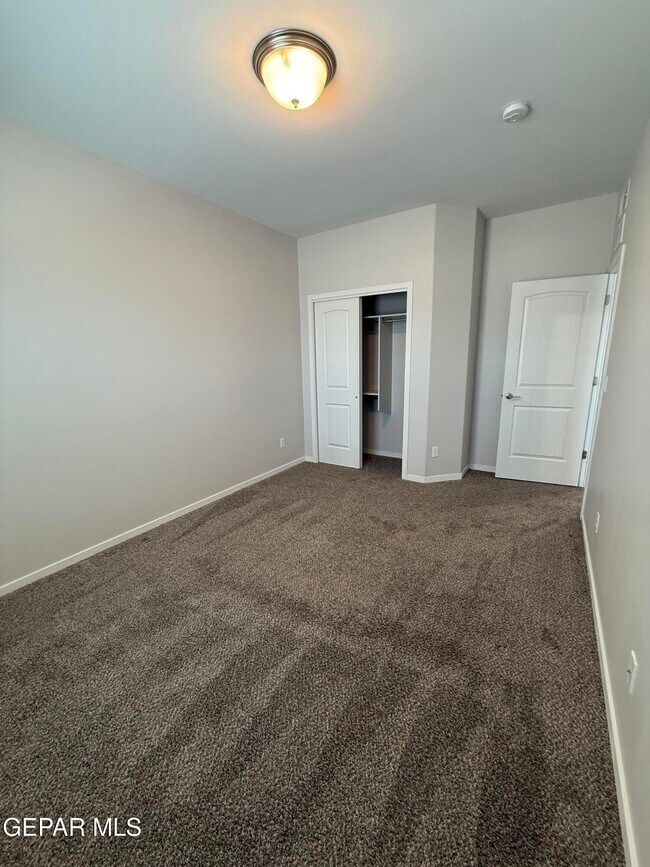 Building Photo - 804 Blingwood
