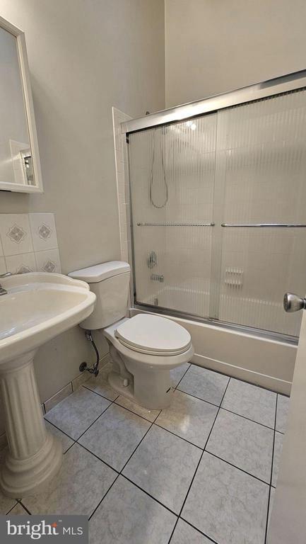 Building Photo - 9 Hamlet Dr