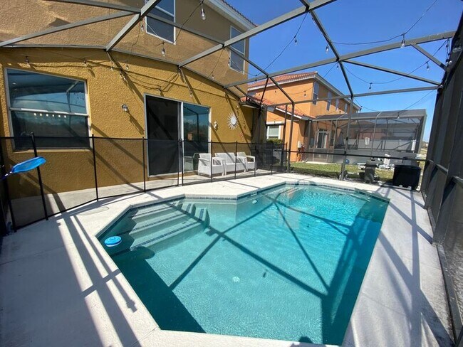 Building Photo - 541 Las Fuentes Dr