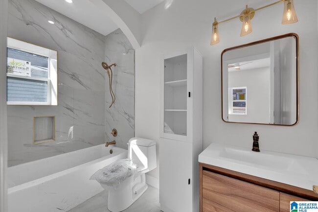 Building Photo - 1720 34th Pl N