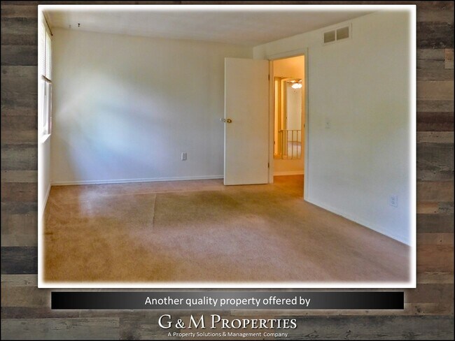 Building Photo - Two Bedroom, One and a Half Bath Townhouse - Close to U of R/ Strong