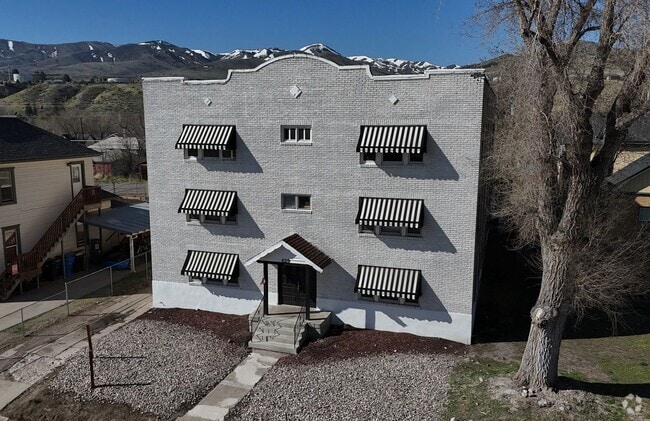 Building Photo - 629 Main