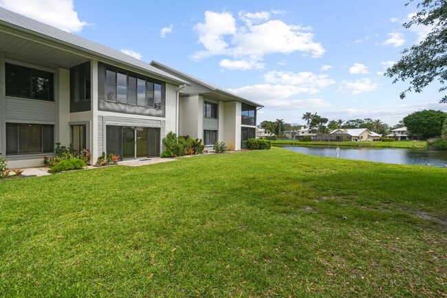 Building Photo - 2233 NW 22nd Ave