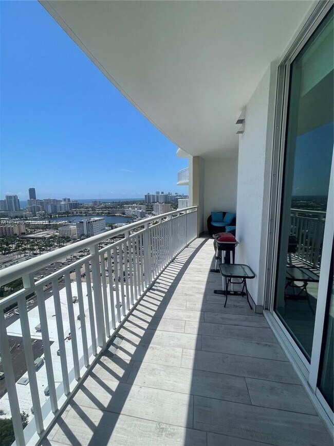 Building Photo - 1755 E Hallandale Beach Blvd