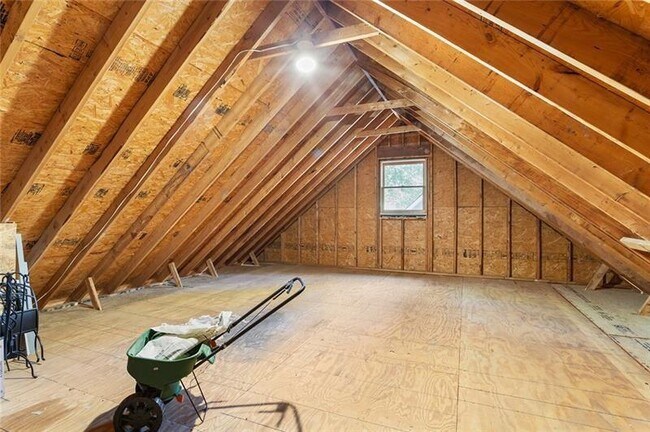 Building Photo - 428 S Howard St SE