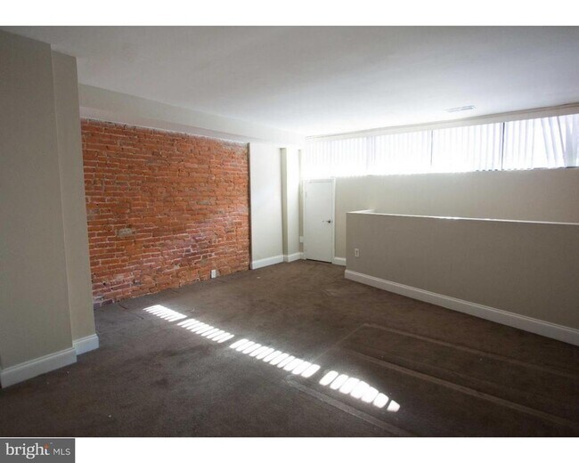 Building Photo - 2031 South St