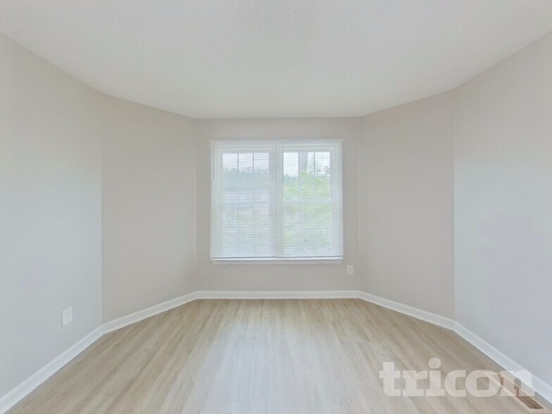 Building Photo - 204 Kemsing Rd