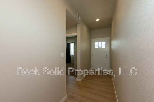 Building Photo - 1308 Rabbit Brush Trl