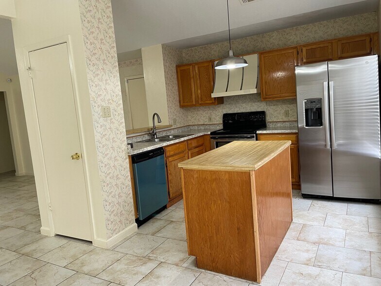 Building Photo - 2627 Old Fort Rd