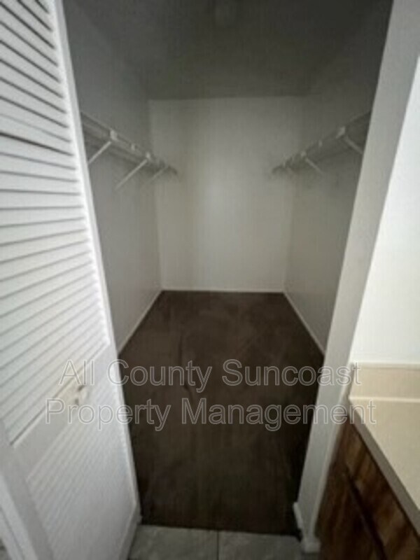 Building Photo - 2925 Pinellas Point Dr S