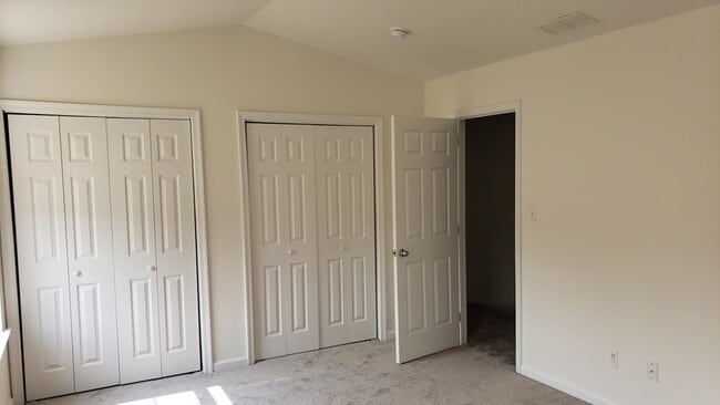 Building Photo - 14 Bridle Path