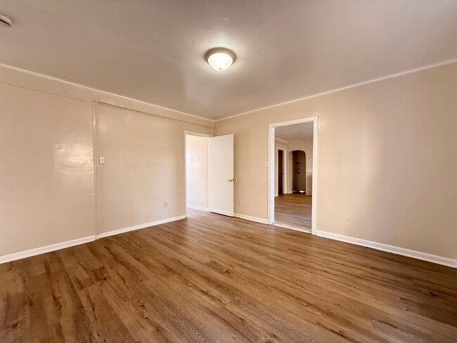 Building Photo - 141 W Elmer St