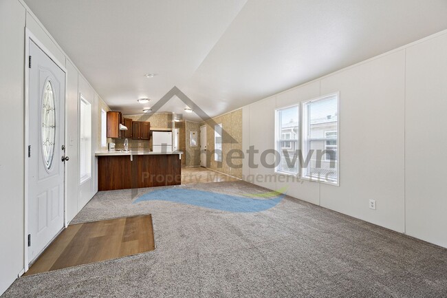 Building Photo - 5563 E Grove Ave
