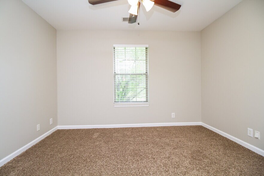 Building Photo - 6536 Broken Bow Dr