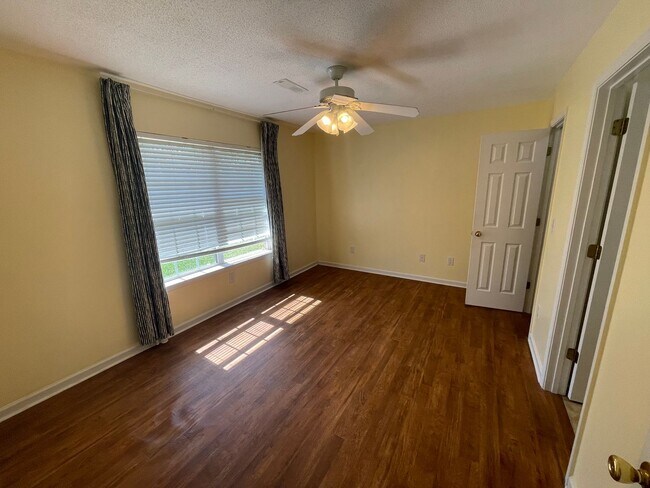 Building Photo - Nice Brick 3/2 House in Garden Lakes- $1,495