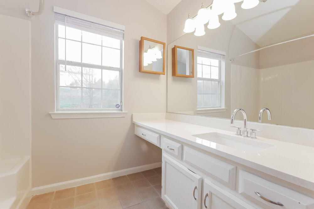 Building Photo - 939 Maple Leaf Ridge