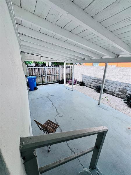 Building Photo - 719 NE 38th St