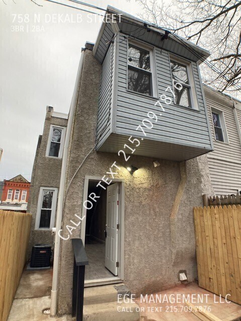 Building Photo - 758 N Dekalb St