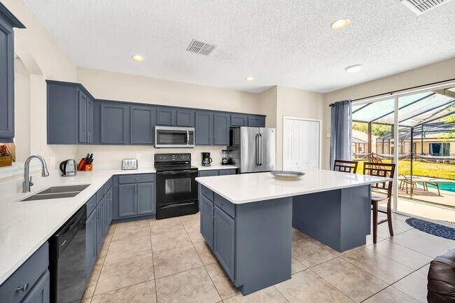 Building Photo - 8538 Sunrise Key Dr