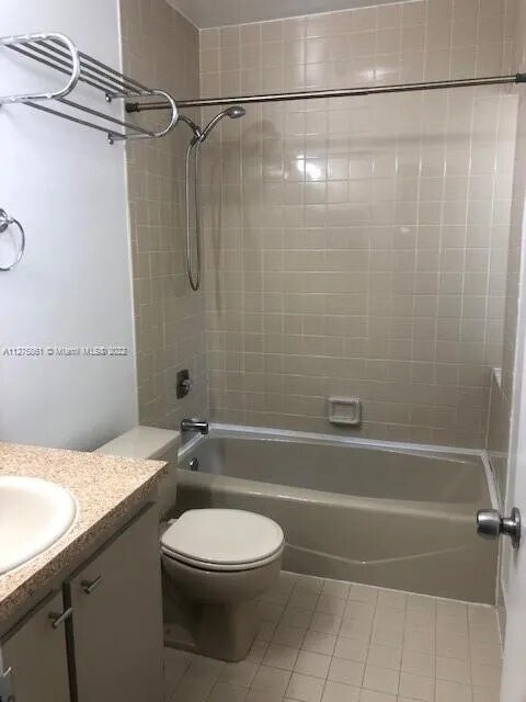 Hall bathroom - 2972 NW 67th Ct