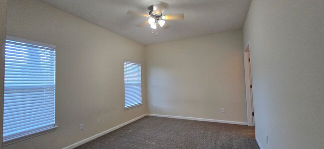 Building Photo - Willow Ridge - Ground Level Condo