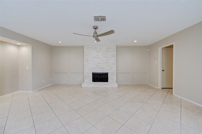 Building Photo - 11830 Oak Meadow Dr