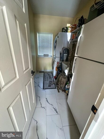 Building Photo - 144 Edgar Rd