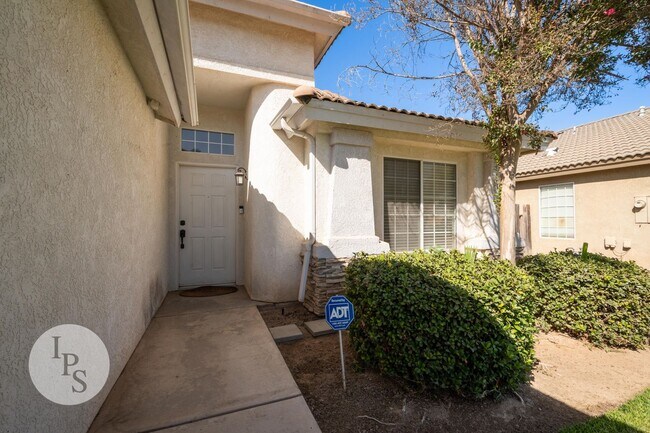 Building Photo - North West Fresno Home, 3BR/2BA, Built 1995 - Lots of Amenities!
