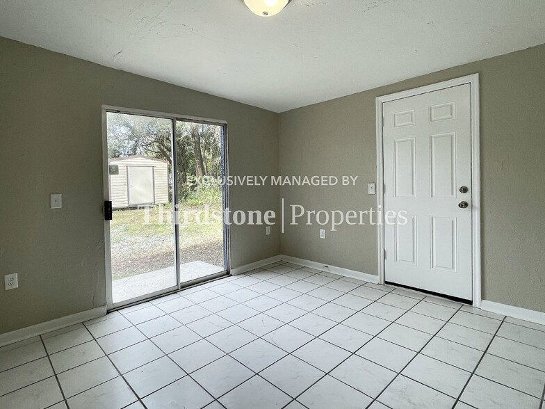 Building Photo - 10452 Pinehurst Dr