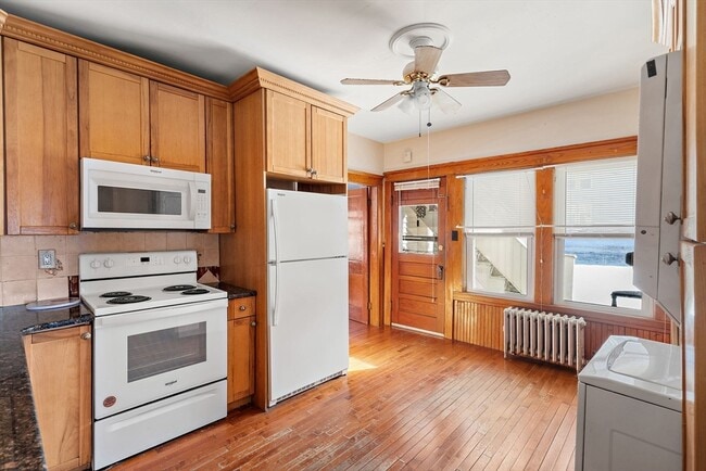 Building Photo - 92 Sayles St