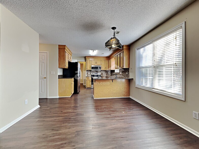 Building Photo - 110 Holbrook Ln