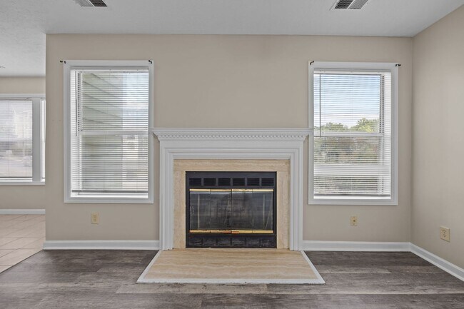 Building Photo - 962-6 Stewarts Creek Dr