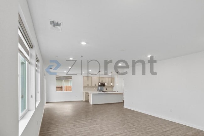 Building Photo - 3284 Oak Trl Dr