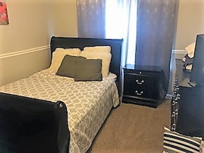 Building Photo - Coming soon - January 2026 Middletown - 3 bedroom, 2.5 bath townhome