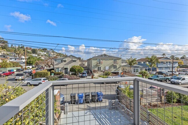 Building Photo - New built and fully furnished 2 bed 2. 5 baths in Point Loma