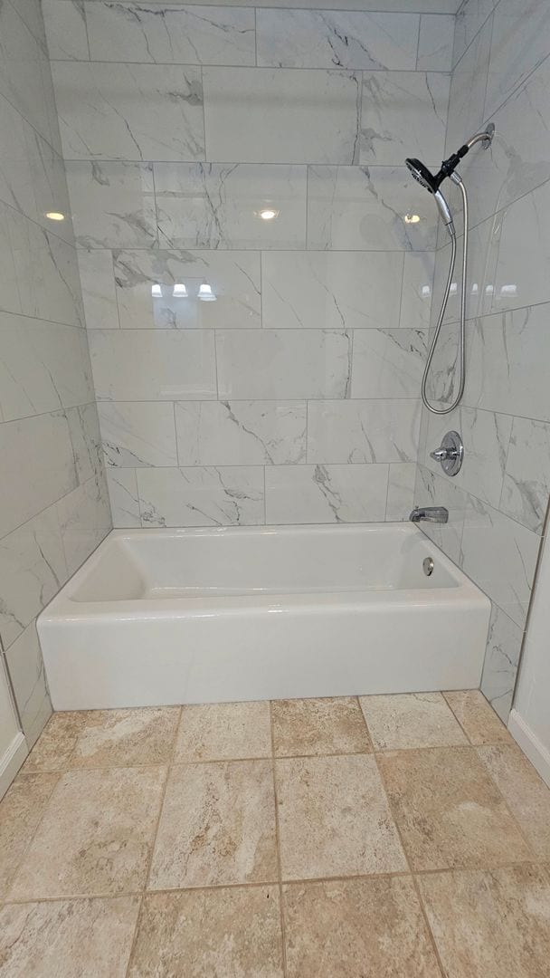 Building Photo - Spacious 4 Bed 3 Bath Home in Sought After...