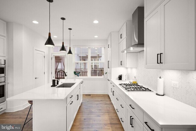 Building Photo - 11258 Faraday Park Dr.