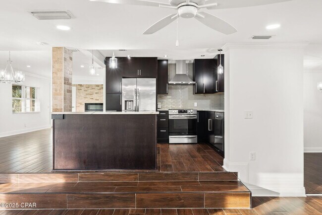 Building Photo - 1528 Oak Ave