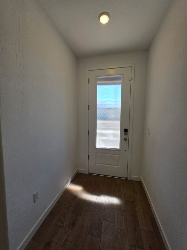 Building Photo - 3 bedroom 2 bathroom home with Solar and y...