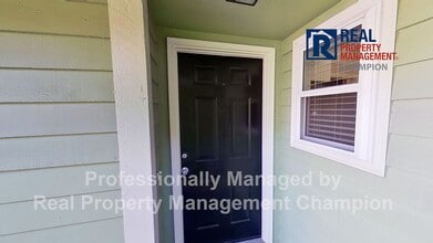 Building Photo - Spacious End Unit Townhome with Private Decks on Two Levels