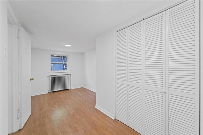 Building Photo - 3847-3849-3849 Beechwood Blvd