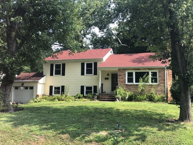 Primary Photo - 3 Bedroom 1.5 Bathroom Single Family Home ...