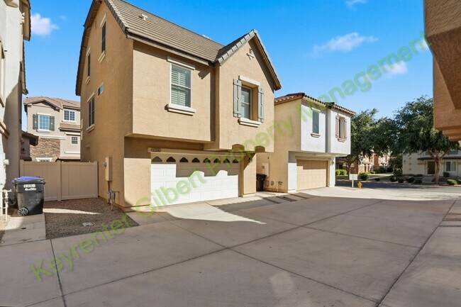 Building Photo - Charming Gilbert Home in The Gardens Community!