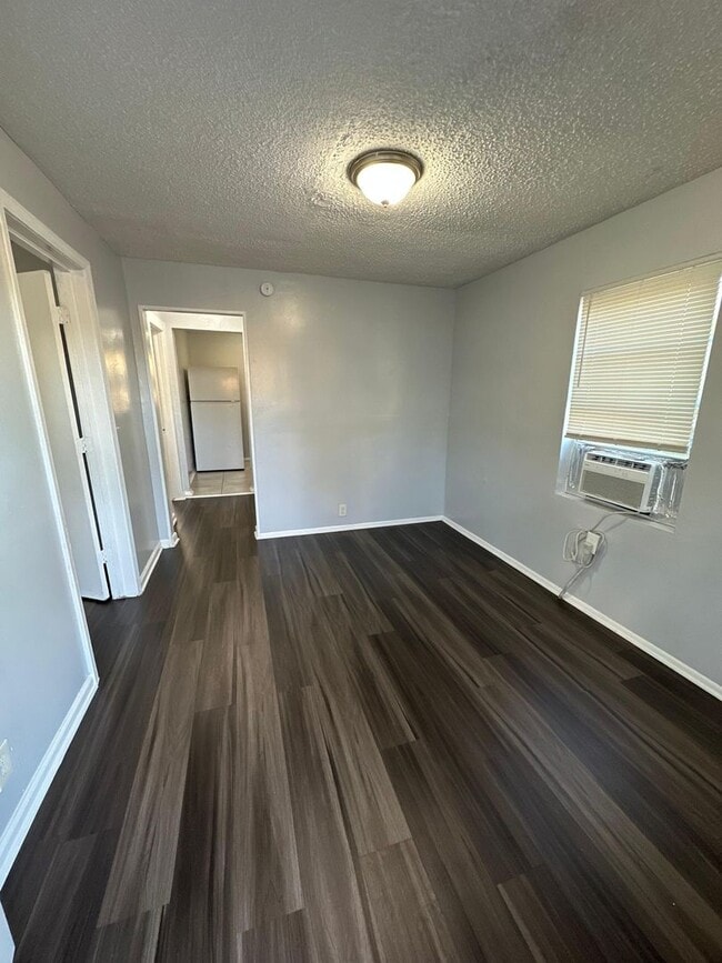 Building Photo - 1528 Mt Herman St