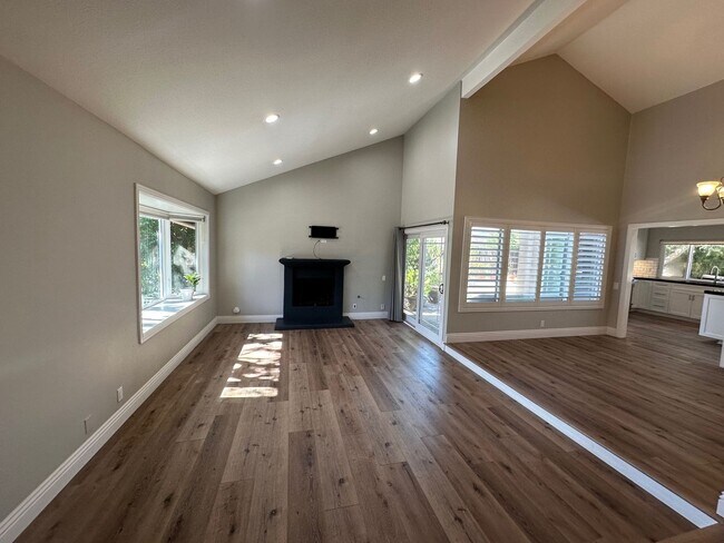 Building Photo - Stunning 4+2 Pool Home Home In Westlake Hi...