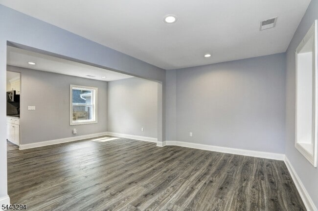 Building Photo - 56 Hance St