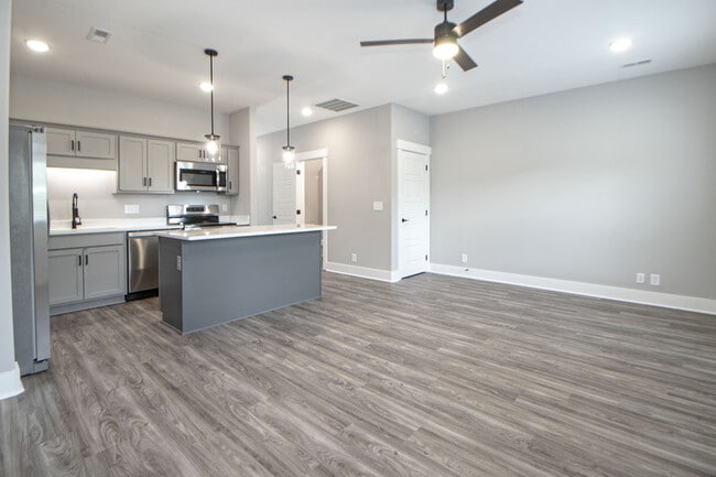 Building Photo - 1606 Jonathan Wade Cir