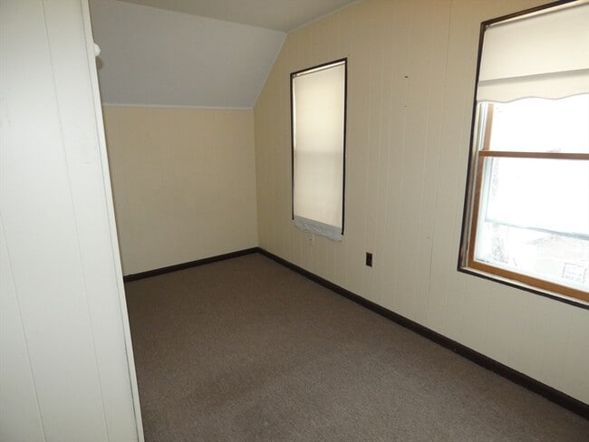 Building Photo - 58 Monument St