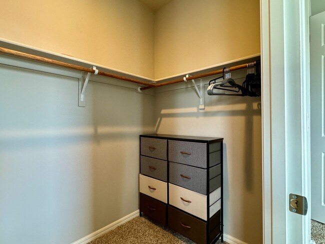 Building Photo - 551 Summit Trl