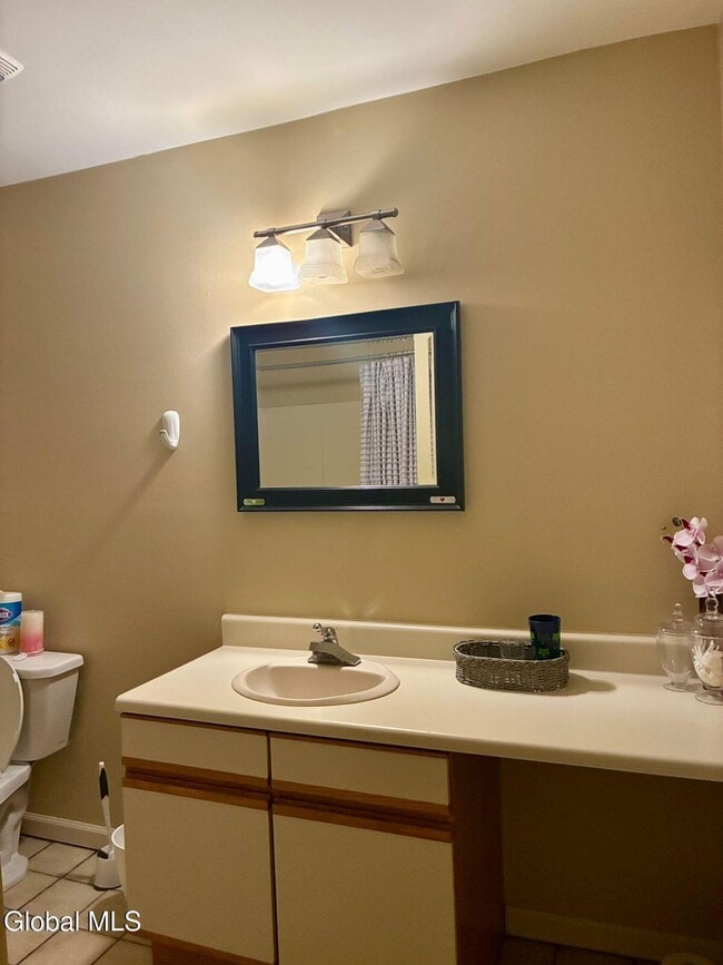 Building Photo - 13 Derby Dr